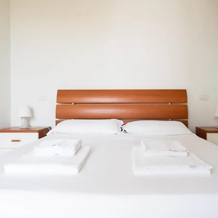 Gardappartamenti Costa Pool Lägenhet Desenzano del Garda